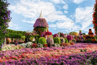 Dubai, Birleşik Arap Emirlikleri, 21 Mart 2023 Dubai, Birleşik Arap Emirlikleri: Dubai şehrinde farklı çiçek masalı temalarıyla dekoratif botanik Dubai Mucize Bahçesi