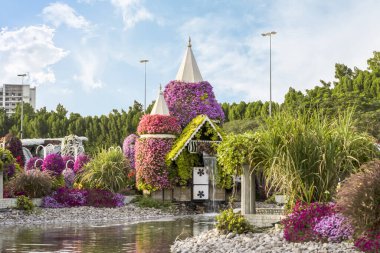 Dubai, Birleşik Arap Emirlikleri, 21 Mart 2023 Dubai, Birleşik Arap Emirlikleri: Dubai şehrinde farklı çiçek masalı temalarıyla dekoratif botanik Dubai Mucize Bahçesi