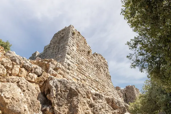 stock image The outer walls and guard towers in medieval fortress of Nimrod - Qalaat al-Subeiba located near the border with Syria and Lebanon in the Golan Heights, in northern Israel