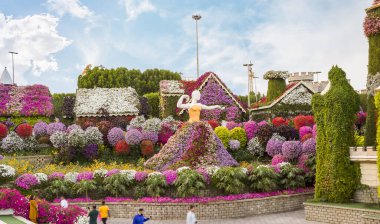 Dubai, Birleşik Arap Emirlikleri, 21 Mart 2023 Dubai, Birleşik Arap Emirlikleri: Dubai şehrinde farklı çiçek masalı temalarıyla dekoratif botanik Dubai Mucize Bahçesi