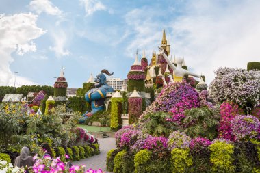 Dubai, Birleşik Arap Emirlikleri, 21 Mart 2023 Dubai, Birleşik Arap Emirlikleri: Dubai şehrinde farklı çiçek masalı temalarıyla dekoratif botanik Dubai Mucize Bahçesi