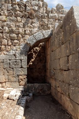 İsrail 'in kuzeyindeki Golan Tepeleri' nde Suriye ve Lübnan sınırına yakın ortaçağ kalesi olan Kale-Subeiba 'daki taş kemerli tavan.