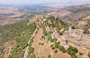 Kuzey İsrail 'deki Golan Tepeleri' nde Suriye ve Lübnan sınırına yakın bulunan Ortaçağ kalesi Kalesi Kalesi 'nin insansız hava aracı görüntüsü.