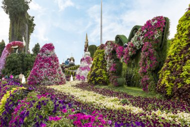 Dubai, Birleşik Arap Emirlikleri, 21 Mart 2023 Dubai, Birleşik Arap Emirlikleri: Dubai şehrinde farklı çiçek masalı temalarıyla dekoratif botanik Dubai Mucize Bahçesi