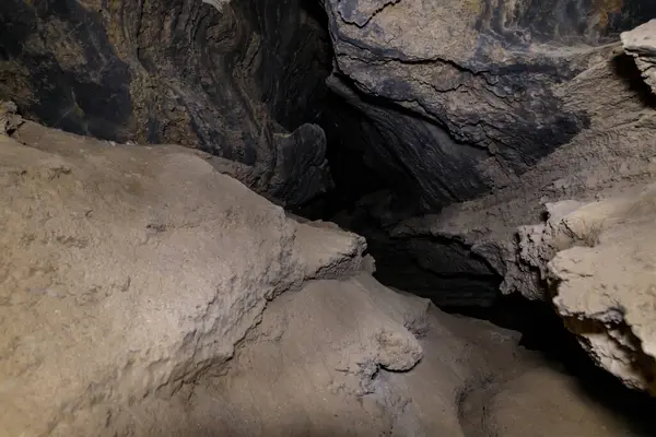 Güney İsrail 'deki Sodom Dağı' ndaki tuz mağarası.