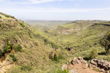 Kuzey İsrail 'deki Kuzey Celile' de bulunan El Al Ulusal Doğa Koruma Alanında yeşillikle kaplanmış bir vadi.