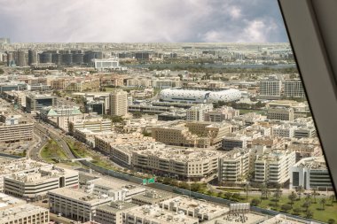 Dubai, Birleşik Arap Emirlikleri, 22 Mart 2023: Dubai şehrinin ünlü Dubai Altın Çerçevesi, Birleşik Arap Emirlikleri 'nin gözlem güvertesinden şehre bakış