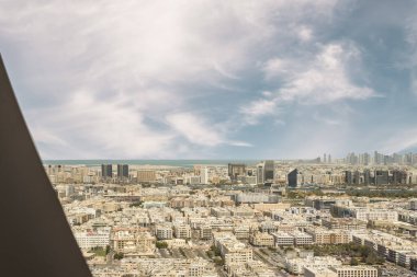 Dubai, Birleşik Arap Emirlikleri, 22 Mart 2023: Dubai şehrinin ünlü Dubai Altın Çerçevesi, Birleşik Arap Emirlikleri 'nin gözlem güvertesinden şehre bakış