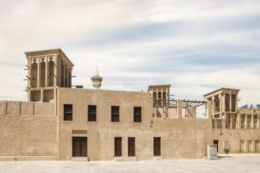 Dubai, Birleşik Arap Emirlikleri, 22 Mart 2023: Dubai şehrinin yeniden inşa edilmiş eski bölümü - Dubai şehrinin El Bastakiya bölgesi, Birleşik Arap Emirlikleri