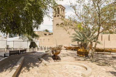 Dubai, Birleşik Arap Emirlikleri, 22 Mart 2023: Dubai şehrinin yeniden inşa edilmiş eski bölümü - Dubai şehrinin El Bastakiya bölgesi, Birleşik Arap Emirlikleri