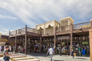 Dubai, Birleşik Arap Emirlikleri, 22 Mart 2023: Dubai, Birleşik Arap Emirlikleri 'nin Dubai kenti yakınlarındaki Altın Çarşı ve Baharat Pazarı