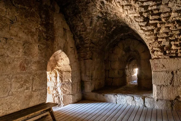 İsrail 'in kuzeyindeki Golan Tepeleri' ndeki Suriye ve Lübnan sınırına yakın olan ortaçağ kalesi Nimrod-El-Subeiba 'daki büyük kuleden çıkış.