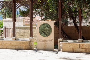 Nasıra, İsrail, 17 Eylül 2023: İsrail 'in kuzeyindeki Nasıra şehrindeki Nazareth Kilisesi' nin balkonunda Melek Gabriel 'in ortaya çıkışını anlatan dini yardım