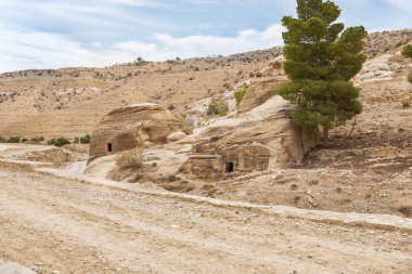 Ürdün 'ün Wadi Musa şehrindeki Nabatean krallığının başkenti Petra' daki Nabatean krallığının ilk defninden biri.