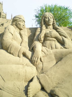 Antalya, Türkiye, 08 Ağustos 2007: Arap masallarına dayanan kum figürleri festivali Antalya 'nın 2007 Gecesi, Türkiye' de