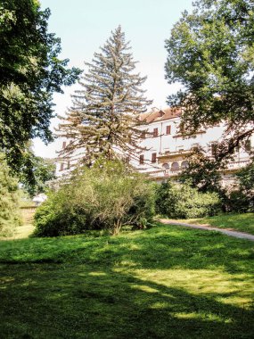 Prag, Çek Cumhuriyeti, 27 Temmuz 2010: Çek Cumhuriyeti 'ndeki Konopiste Kalesi' nin iyi korunmuş sarayının manzarası