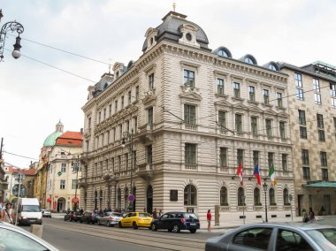 Prag, Çek Cumhuriyeti, 27 Temmuz 2010: Çek Cumhuriyeti 'nin Prag' ın eski kesiminde dekore edilmiş antik binalar