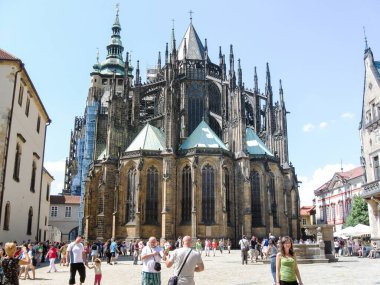 Prag, Çek Cumhuriyeti, 31 Temmuz 2010: Çek Cumhuriyeti Prag 'daki St. Vitus Katedrali' nin arka tarafı