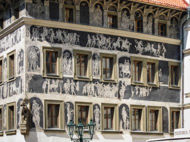 Prag, Çek Cumhuriyeti, 31 Temmuz 2010: Çek Cumhuriyeti 'nin Prag kentindeki eski şehir meydanında Minute binasındaki ev