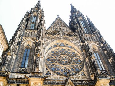 Prag, Çek Cumhuriyeti, 31 Temmuz 2010: Çek Cumhuriyeti Prag 'daki St. Vitus Katedrali' nin ana faşisti