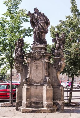 Prag, Çek Cumhuriyeti, 31 Temmuz 2010: Nepomuk Aziz John heykeli 1752 yılında Çek Cumhuriyeti Prag 'da Jan Antonin Kitaner tarafından yapılmıştır.
