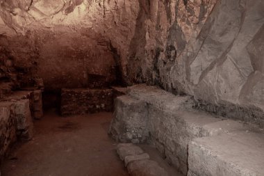 İsrail 'in kuzeyindeki Kiryat Tivon şehrinin yakınlarındaki Beit Shearim Mezarlığı' na defin yapılan ayrı bir oda.