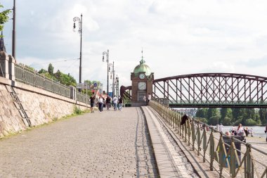 Prag, Çek Cumhuriyeti, 11 Mayıs 2024: Çek Cumhuriyeti 'nin Prag Visegrad ilçesi yakınlarındaki kentin eski kesiminde dolgu