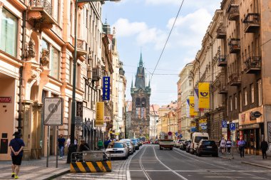 Prag, Çek Cumhuriyeti, 12 Mayıs 2024: Çek Cumhuriyeti 'nin Prag' ın eski kesimindeki Jindrichska Caddesi üzerindeki eski bina