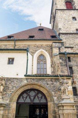 Prag, Çek Cumhuriyeti, 12 Mayıs 2024: Çek Cumhuriyeti 'nde Prag' ın eski bir kesiminde St Henry Kilisesi binası