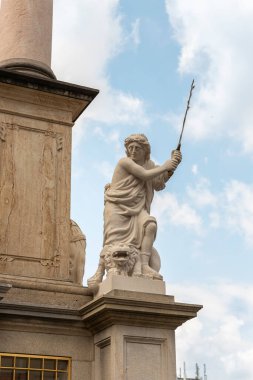 Prag, Çek Cumhuriyeti, 12 Mayıs 2024: Çek Cumhuriyeti 'nin Prag' ın eski kesimindeki Old Town Square 'de Mariana Sütununun bir bölümü