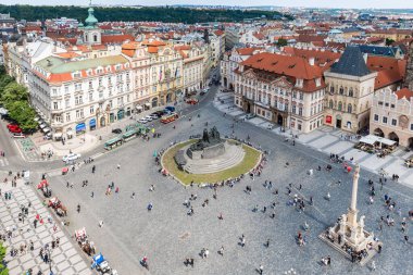 Prag, Çek Cumhuriyeti, 12 Mayıs 2024: Çek Cumhuriyeti 'nin Prag' ın eski kesimindeki Old Town Square 'in gözlem platformundan görüntüsü