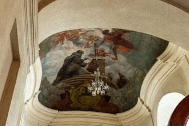 Prag, Çek Cumhuriyeti, 12 Mayıs 2024: Çek Cumhuriyeti Prag 'daki Aziz Nicholas Kilisesi' nin yan koridorundaki dekoratif resim