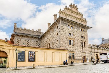 Prag, Çek Cumhuriyeti, 12 Mayıs 2024: Prag 'daki Hradcanska Meydanı' ndaki Prag Ulusal Galerisi Schwarzenberg Sarayı