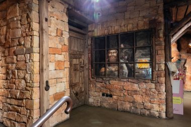 Prag, Çek Cumhuriyeti, 12 Mayıs 2024: Çek Cumhuriyeti 'nde Prag' ın tarihi bölümünde Karlova Caddesi 'nde şekerleme satan Kaptan Şeker dükkanına giriş