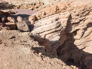 İsrail 'in güneyindeki Eilat şehrinin yakınlarındaki Kızıl Kanyon Doğa Koruma Alanı' nda tuhaf bir kaya parçası.