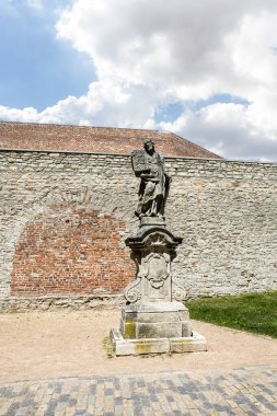 Kutna Hora, Çek Cumhuriyeti, 13 Mayıs 2024: St Jude Thaddeus Heykeli Çek Cumhuriyeti 'nin Kutna Hora kentindeki GASK Merkez Bohemya Galerisi yakınlarında bulunuyor