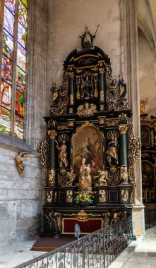 Kutna Hora, Çek Cumhuriyeti, 13 Mayıs 2024: Çek Cumhuriyeti 'nin Kutna Hora kentindeki Aziz Barbara Katedrali' ndeki sunaklardan biri