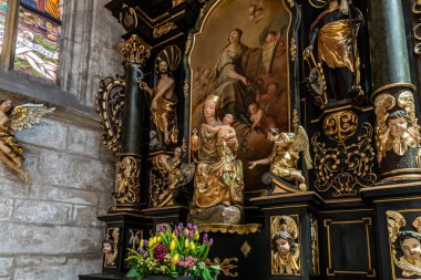 Kutna Hora, Çek Cumhuriyeti, 13 Mayıs 2024: Çek Cumhuriyeti 'nin Kutna Hora kentindeki St. Barbara Katedrali' nde dekoratif sunak