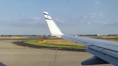 Frankfurt, Almanya, 08 Temmuz 2013: Almanya 'da Frankfurt' ta seyahat eden İsrail El Al uçağının penceresinden görüntü
