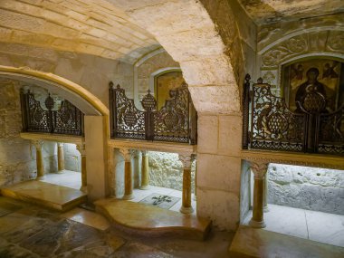 Kudüs, İsrail, 3 Ocak 2025: İsrail 'in Kudüs kentindeki Kutsal Mezar Kilisesi' nde Golgotha 'nın altında bir oda