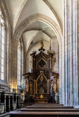 Kutna Hora, Çek Cumhuriyeti, 13 Mayıs 2024: Çek Cumhuriyeti 'nin Kutna Hora kentindeki St. Barbara Katedrali' nde büyük sunak