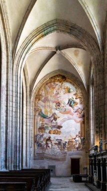 Kutna Hora, Çek Cumhuriyeti, 13 Mayıs 2024: Çek Cumhuriyeti 'nin Kutna Hora kentindeki St. Barbara Katedrali' nde yan geçitte çizimler