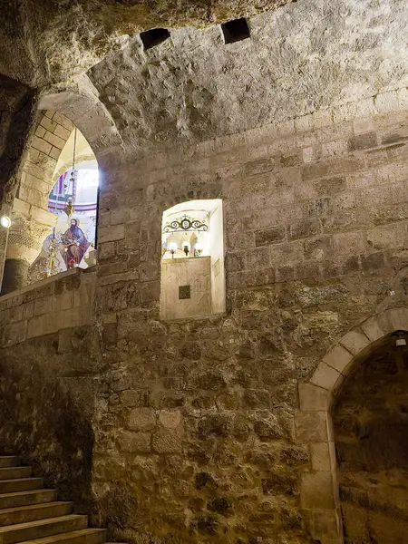 Kudüs, İsrail, 3 Ocak 2025: İsrail 'in eski Kudüs kentindeki Kutsal Mezar Kilisesi Ermeni Şapeli' ndeki oyuklu taş duvarlar