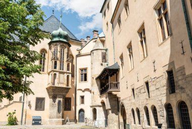 Kutna Hora, Çek Cumhuriyeti, 13 Mayıs 2024: Çek Cumhuriyeti 'nin Kutna Hora kentinin tarihi bölümünde İtalyan Mahkemesi Avlusu