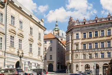 Kutna Hora, Çek Cumhuriyeti, 13 Mayıs 2024: Çek Cumhuriyeti 'nin Kutna Hora şehrinin tarihi bölümünde Malostranske üzerindeki tarihi binalar iyi korundu