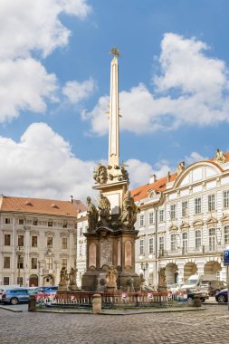 Kutna Hora, Çek Cumhuriyeti, 13 Mayıs 2024: Çek Cumhuriyeti 'nde Kutna Hora' nın tarihi bölümünde Malostranske 'nin Kutsal Üçlemesi' nin Sütunları