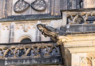 Prag, Çek Cumhuriyeti, 14 Mayıs 2024: Çek Cumhuriyeti 'nin Prag' ın tarihi bölümünde Aziz Vitus Katedrali 'nin muhteşem heykeli