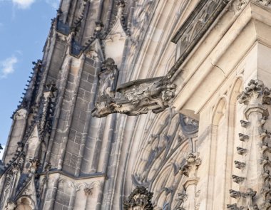 Prag, Çek Cumhuriyeti, 14 Mayıs 2024: Çek Cumhuriyeti 'nde Prag' ın tarihi bölümünde Aziz Vitus Katedrali 'nde muhteşem bir heykel heykeli