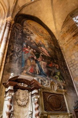 Prag, Çek Cumhuriyeti, 14 Mayıs 2024: Çek Cumhuriyeti 'nin Prag kentindeki Aziz Vitus Katedrali' nin duvarlarında dini tablolar