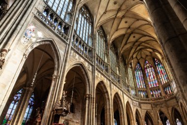 Prag, Çek Cumhuriyeti, 14 Mayıs 2024: Çek Cumhuriyeti Prag 'daki Aziz Vitus Katedrali' nin ana salonundaki dekorasyonlar